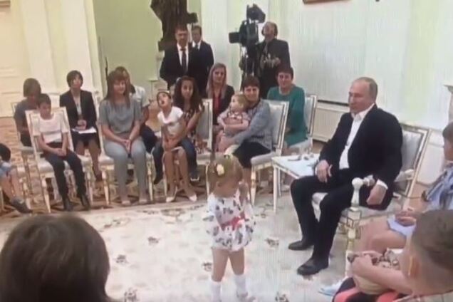 'Педофилия какая-то': с Путиным случился конфуз в Кремле. Видео