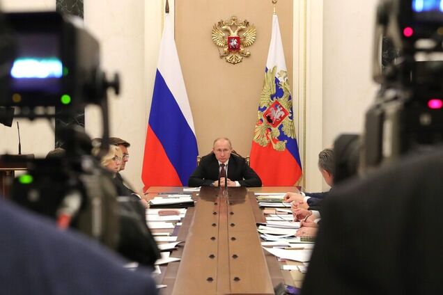 Володимир Путін на нараді з членами уряду РФ