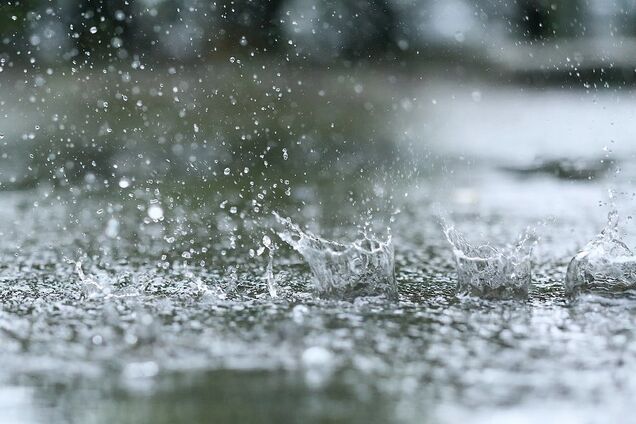 Увага! На Дніпро насуваються дощі з грозами і шквальний вітер