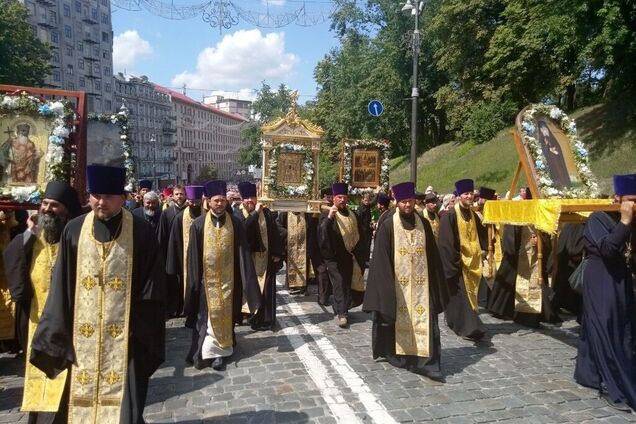 У Києві пройшла Хресна хода на честь річниці хрещення Русі: всі подробиці