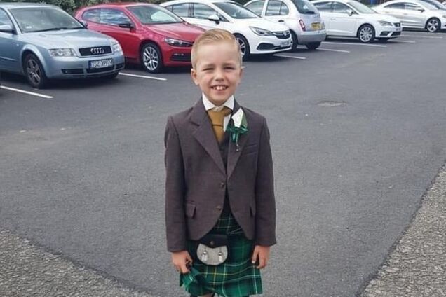 У Британії 7-річний хлопчик став зіркою після зворушливої промови на весіллі матері