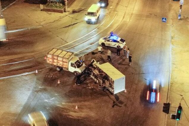 В Днепре столкнулись два грузовика: фото и видео жуткого ДТП