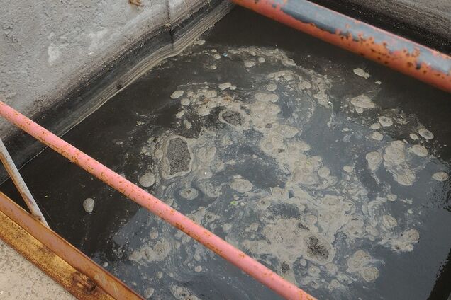 Виявили нафтопродукти: в стічні води під Києвом злили небезпечну речовину