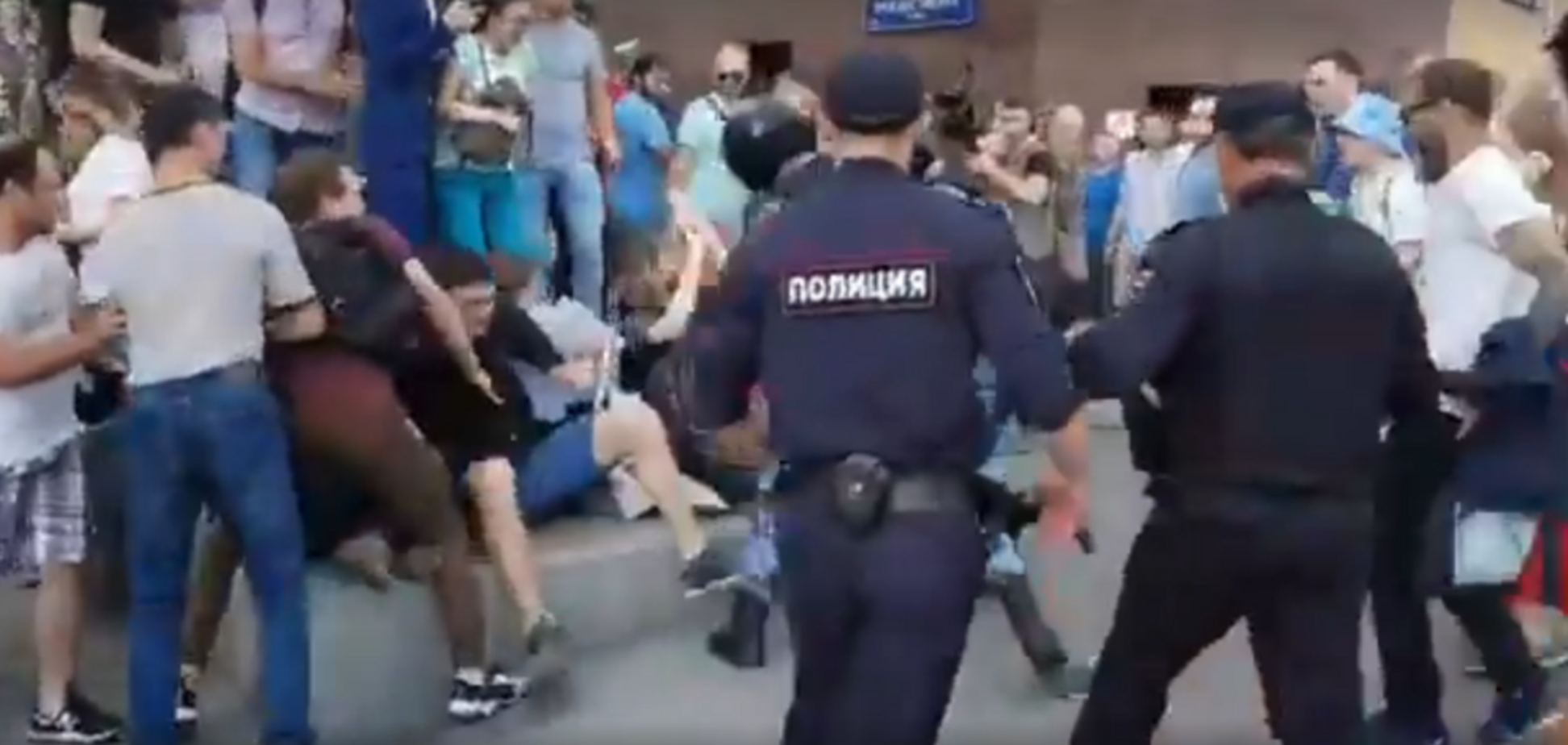 'Ось він фашизм!' Звіряче побиття росіян у Москві потрапило на відео