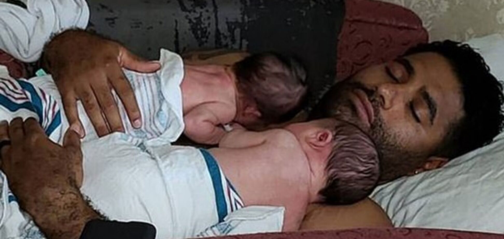 В США отец оставил годовалых близнецов в авто на жаре: малыши погибли