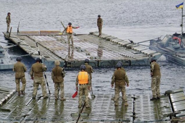 Украинские военные показали свою мощь на Донбассе: впечатляющие кадры