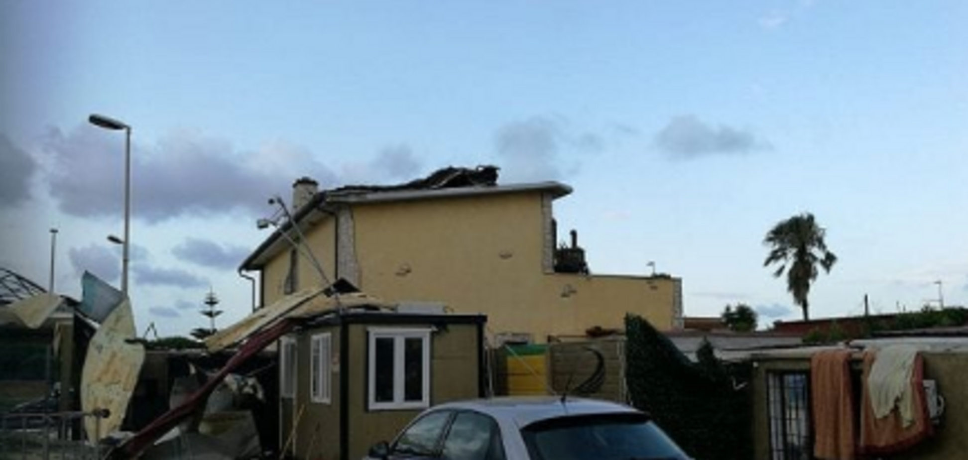 Удар молнии и торнадо: непогода убила трех человек в Италии. Фото