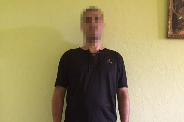 Під Нікополем агресивний чоловік побив поліцейського