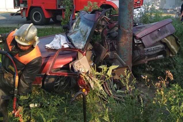 Водія вирізали: в Новомосковську сталося жахливе ДТП. Фото