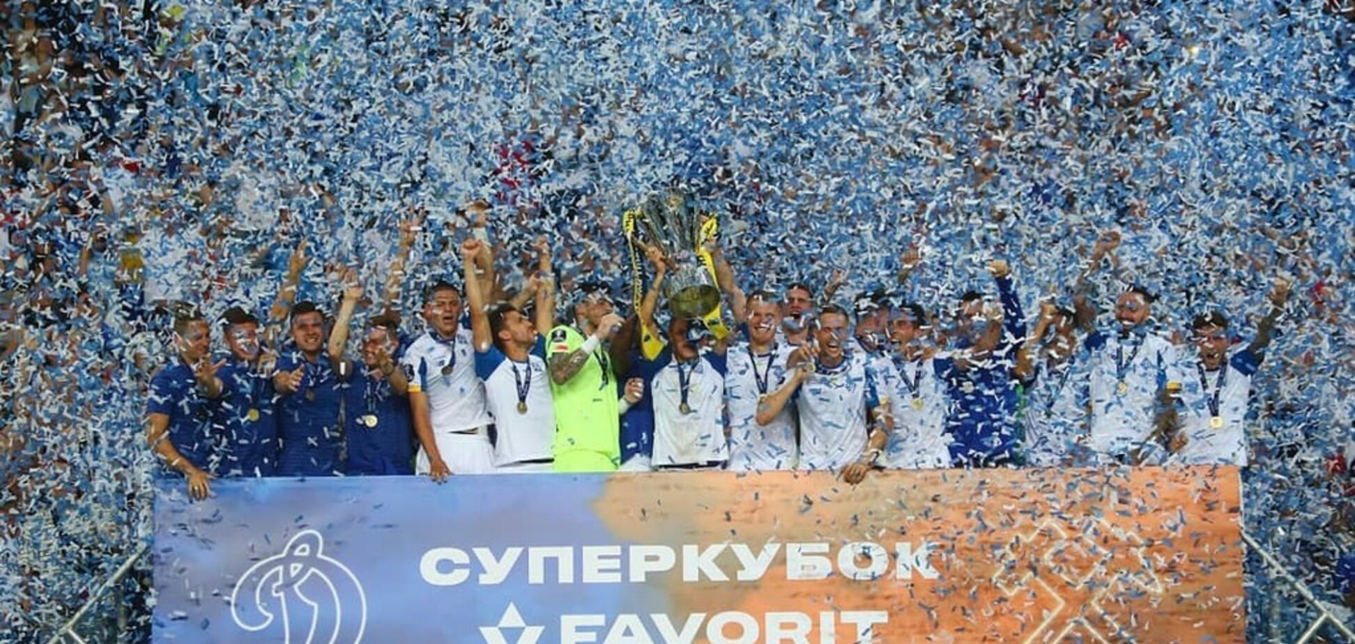 Зеленский не стал: появилось видео награждения 'Динамо' на Суперкубке Украины
