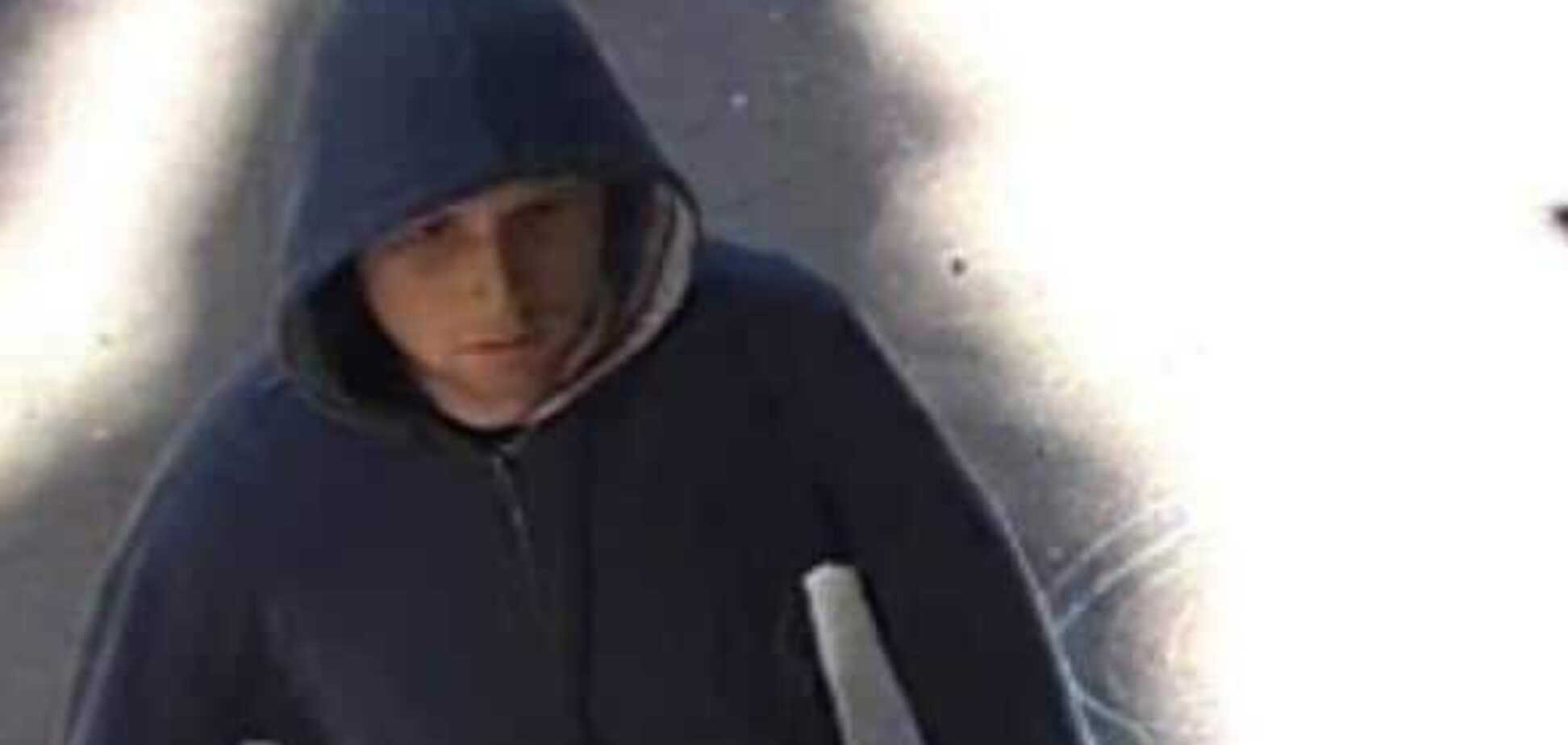 'Б'є по голові, зриває золото!' У Києві з'явився серійний грабіжник