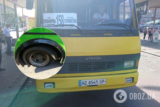 У Дніпрі на ходу у маршрутки лопнули колеса: фото і подробиці