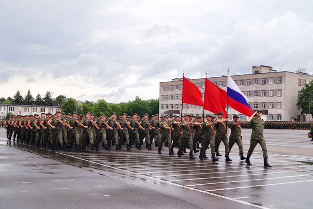 На параді в Мінську пройдуть військові злочинці з РФ