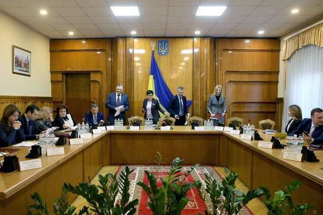 Члены ЦИК от партии Порошенко голосовали против регистрации Клюева