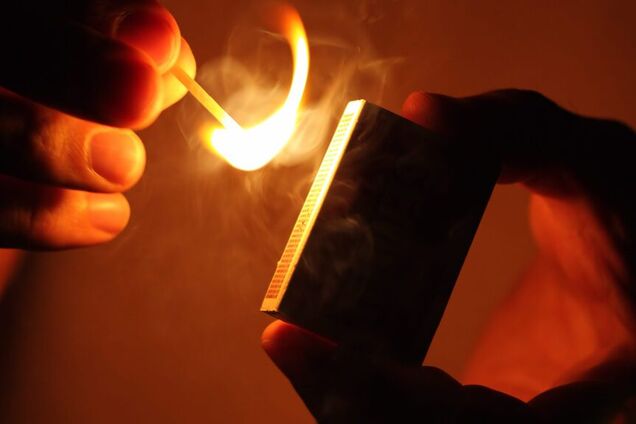 В Запорожье парень поджег девушку: прохожие снимали на видео. 18+