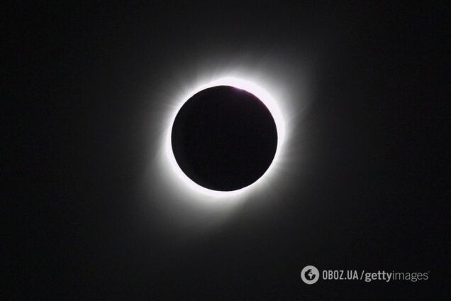 Світ побачив повне сонячне затемнення: яскраві фото та відео