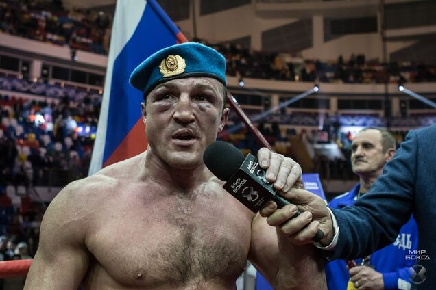 Стало известно, почему у российского боксера отобрали пояс Усика