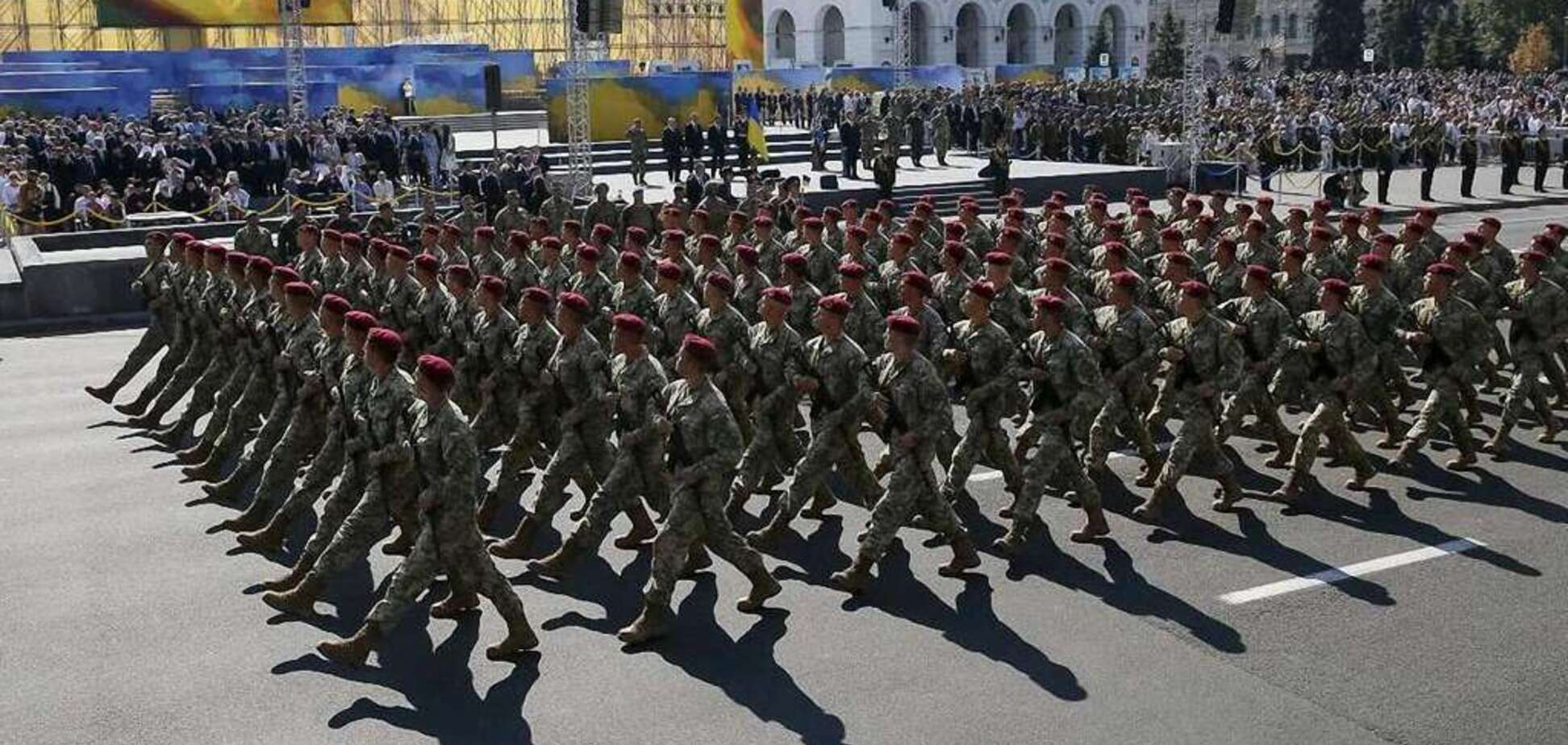 Запросіть на парад працівників ЖЕКів