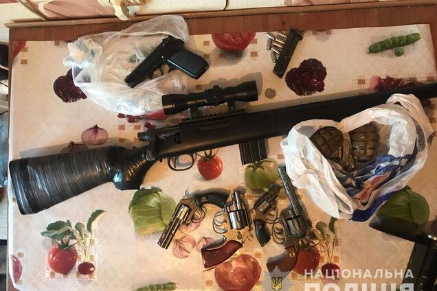 Полиция нашла арсенал: житель пригорода Днепра хранил дома огнестрел и взрывчатку