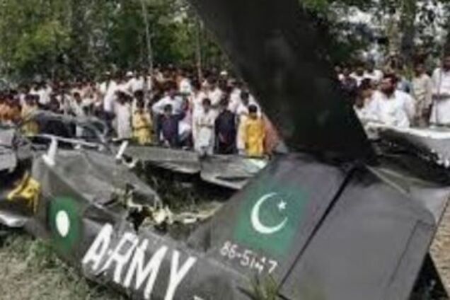 В Пакистане военный самолет врезался в жилые дома: погибли и ранены десятки людей. Фото и видео авиакатастрофы