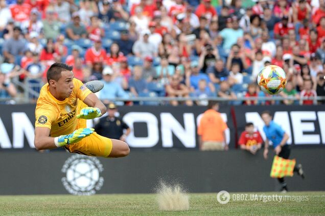 Впервые в истории футбола: в матче 'Бенфика' — 'Милан' произошел уникальный случай