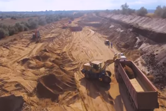 В Крыму вывозят на стройку радиоактивный песок