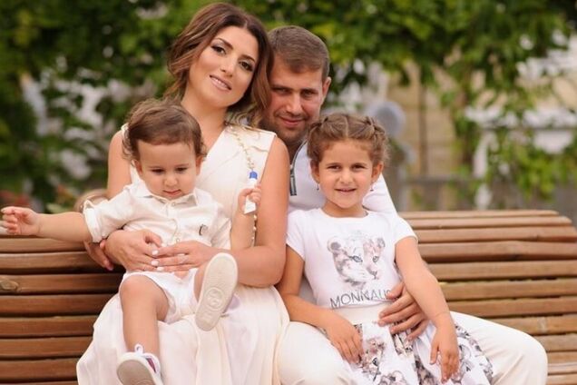 Жасмин с мужем и детьми