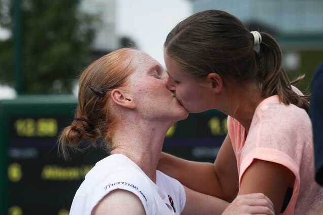 Вчинок тенісисток-лесбіянок викликав суперечки в інтернеті
