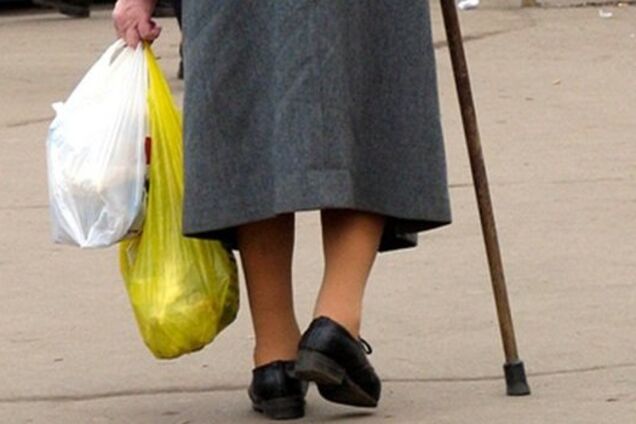 Під Дніпром на території поліклініки 'швидка' збила жінку