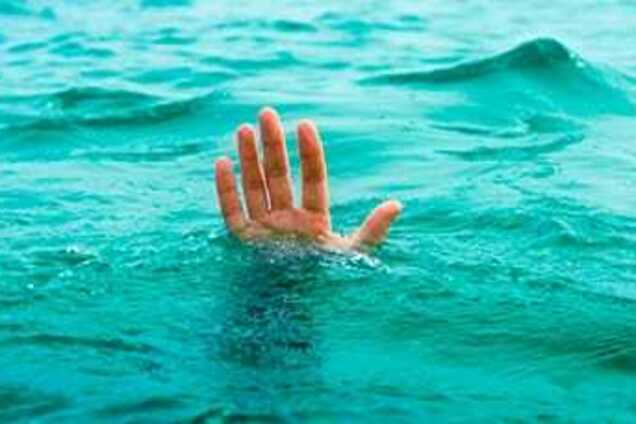 В центре Днепра в воде обнаружили двух мужчин: что случилось