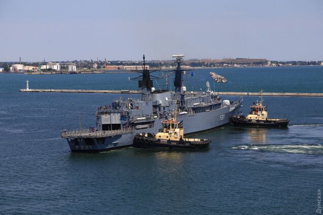 В Одессу зашли боевые корабли НАТО. Фото и видео