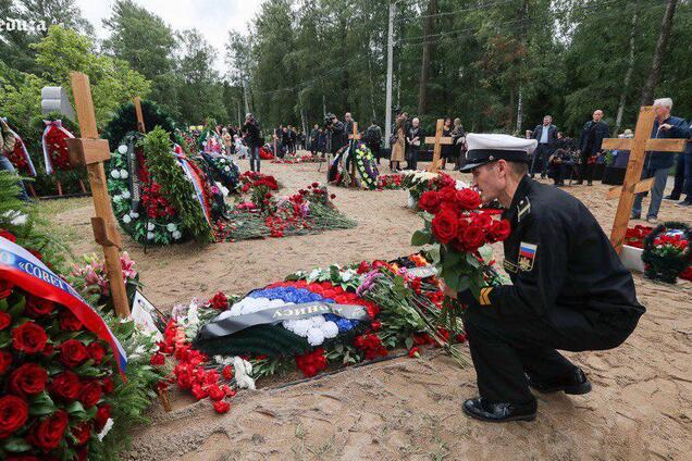 У Росії таємно поховали згорілих заживо підводників: фото і відео