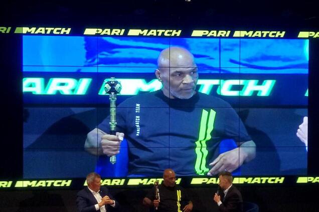 Как у Зеленского: легендарному Тайсону сделали неожиданный подарок в Киеве