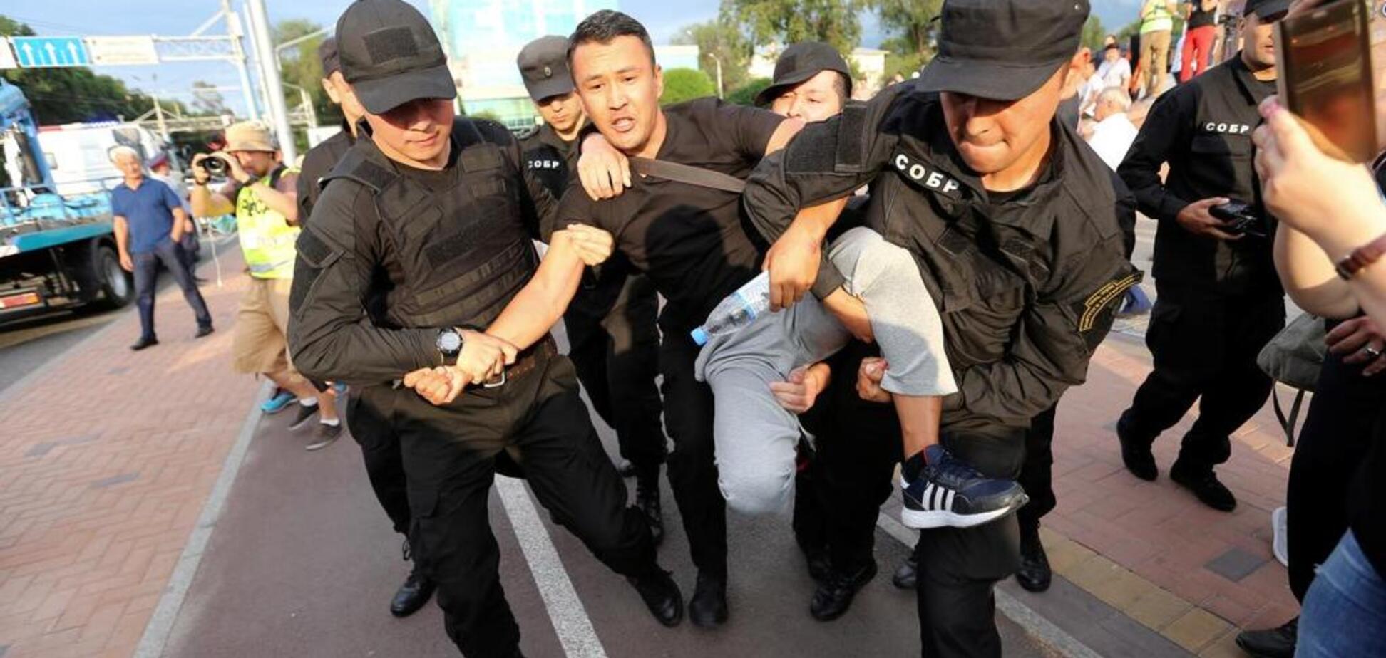 В Казахстане взбунтовались против правительства: сотни задержанных