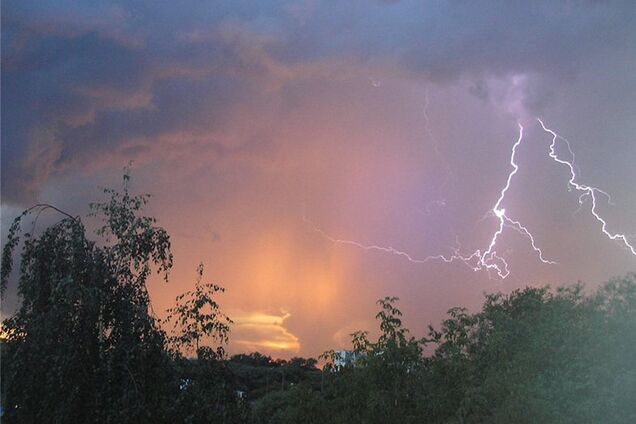 Дощі, грози і похолодання: синоптики уточнили прогноз по Україні