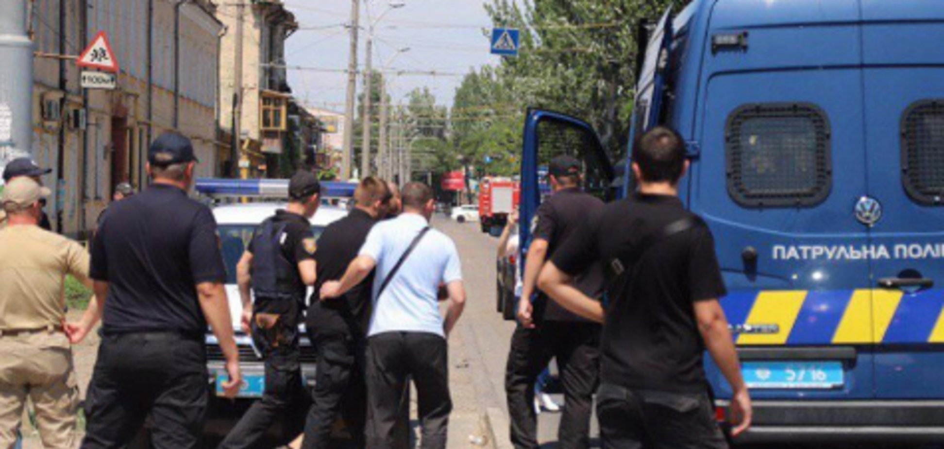 Требовал миллион и вертолет: в Одессе мужчина захватил заложниц. Все подробности