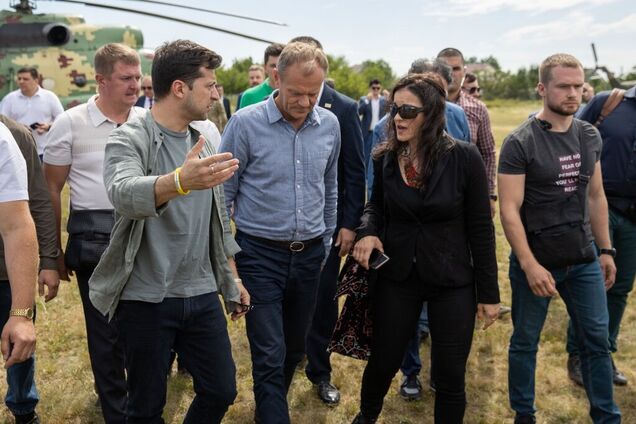 Не чипирование и не от комаров: журналисты раскрыли 'секрет' браслетов Зеленского