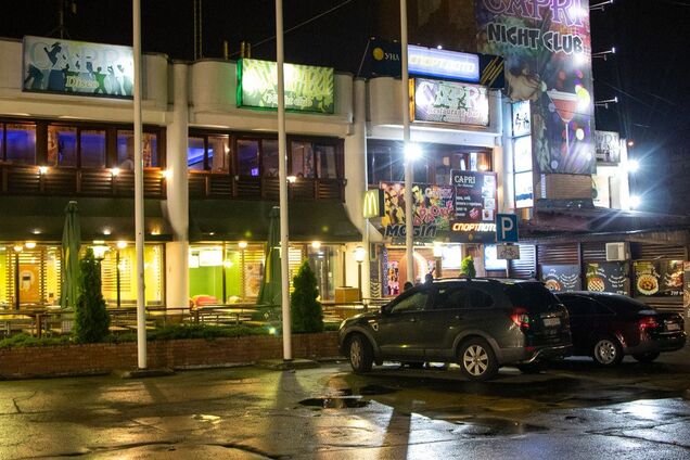 Пуля прошла навылет: в ресторане Киева произошла стрельба