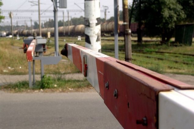 Популярный ж/д переезд под Днепром перекроют на двое суток