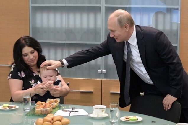 Путін торкався нового хлопчика