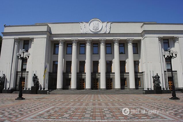 Подземные ходы, тайные комнаты и курилка: опубликован красочный фоторепортаж из Рады