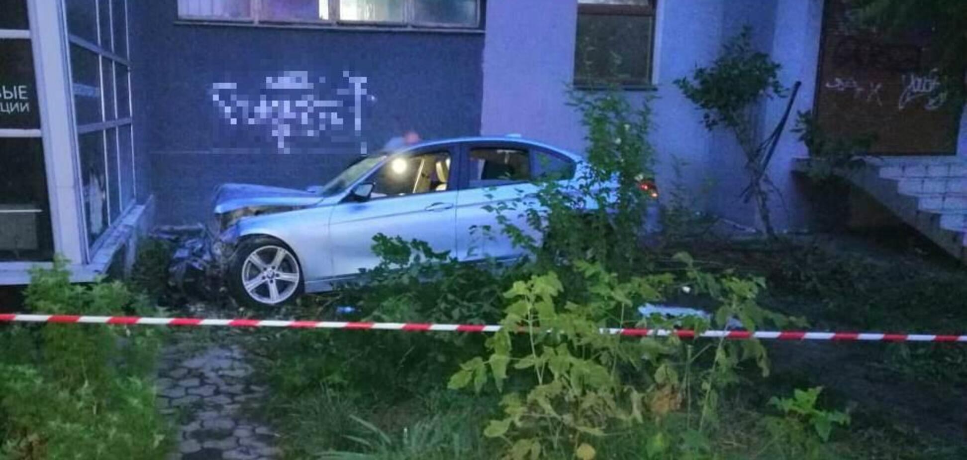 З розгону в стіну: в Одесі водій розбився, втікаючи від поліції