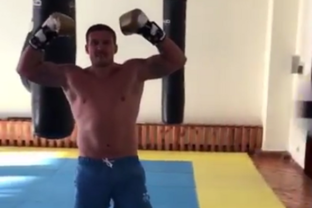 'Саню, ти що накоїв?' Усик спантеличив фанатів зовнішнім виглядом