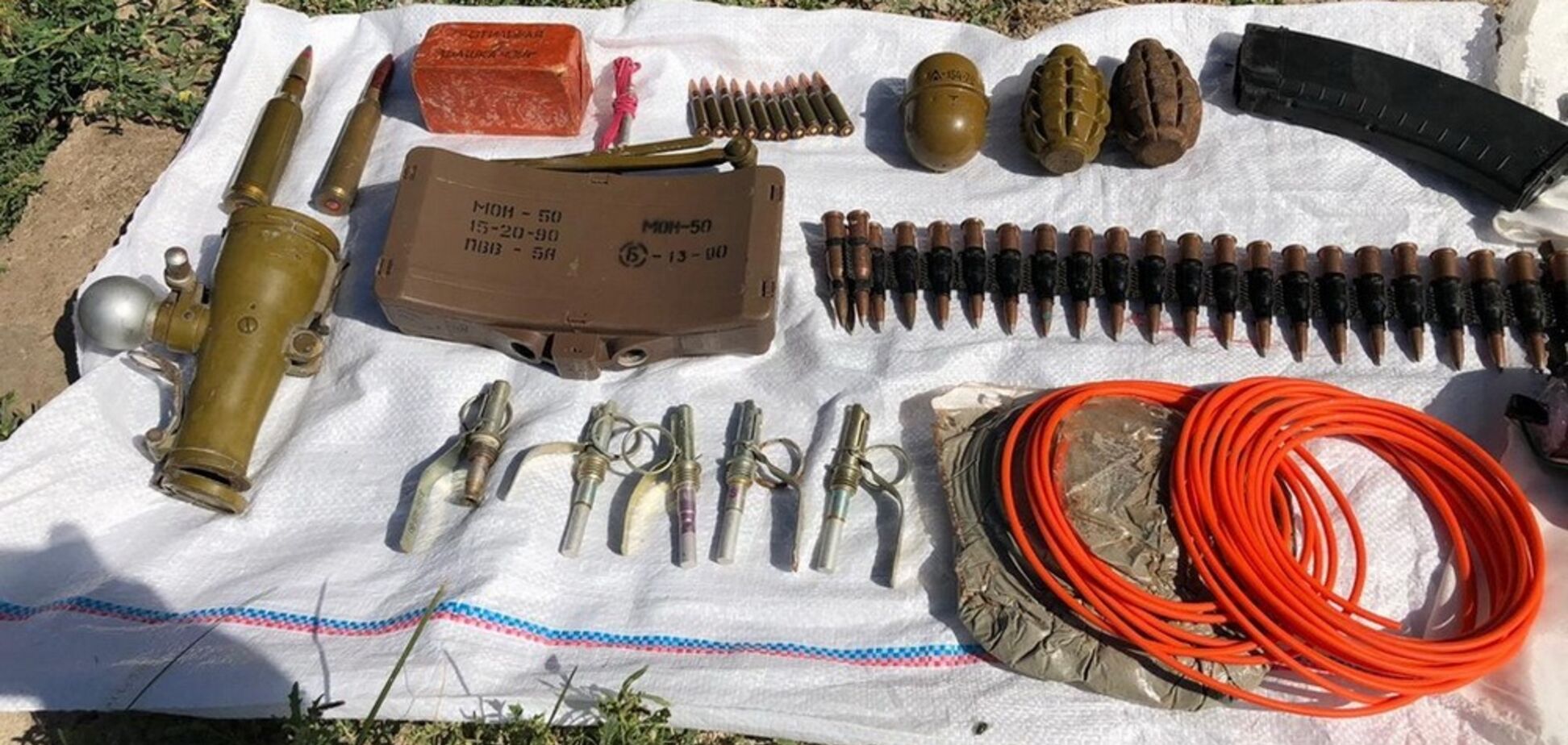 Вивезли з Донбасу: на Дніпропетровщині знайшли арсенал зброї