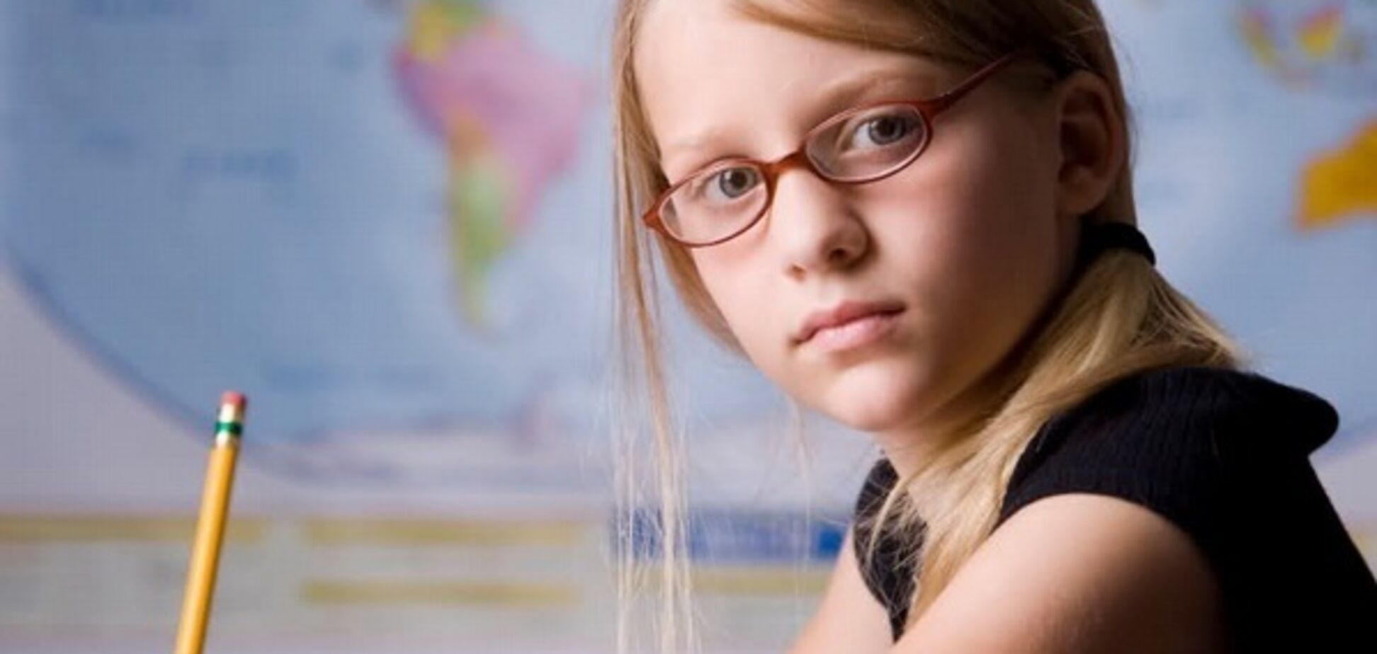 Ребенок стесняется носить очки: что делать родителям