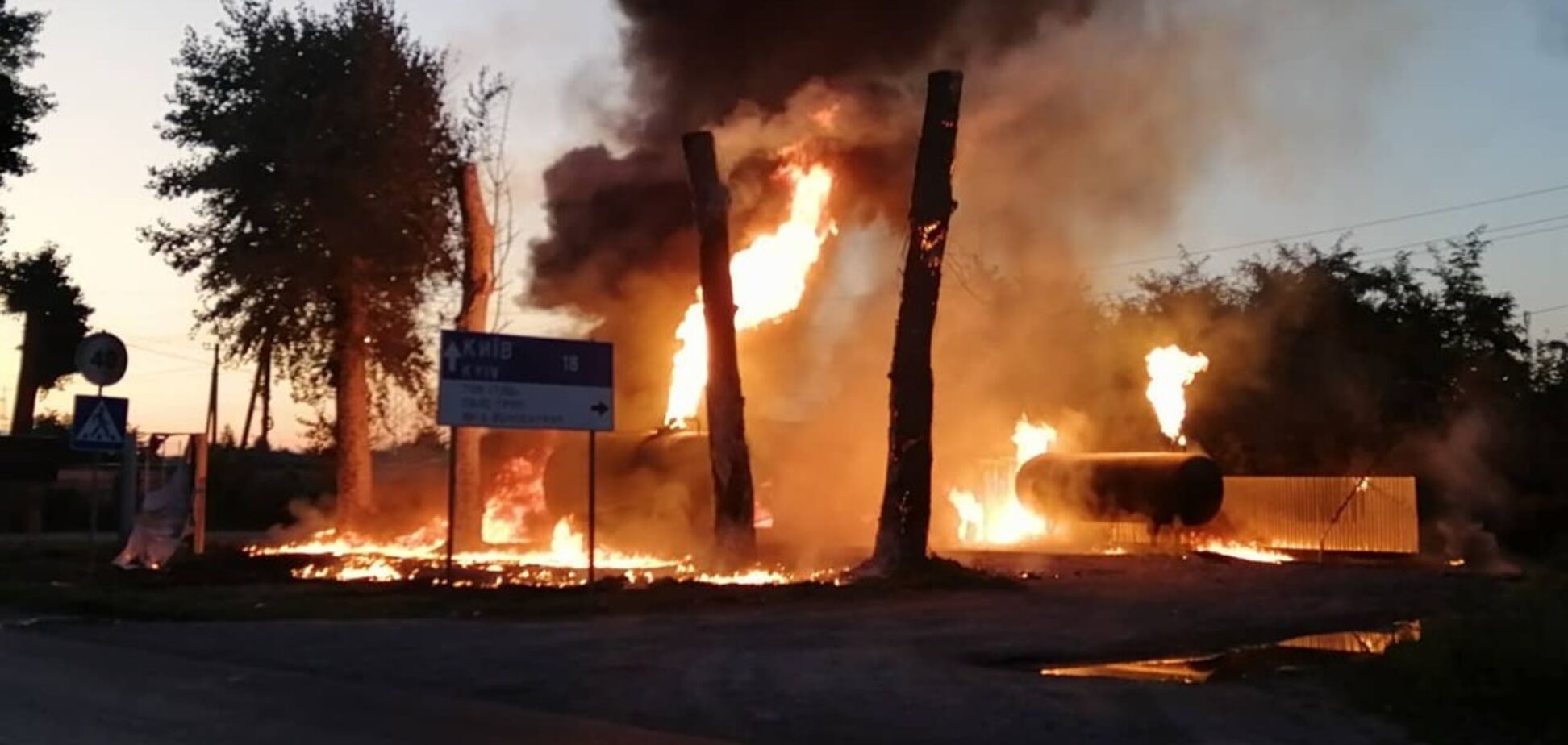 Під Києвом загорівся АЗК: у постраждалого серйозні опіки