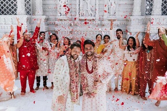 Гей-пара из Индии сыграла традиционную свадьбу: красочные фото