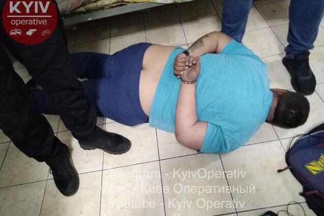 Напал прямо в такси: в Киеве по горячим следам поймали насильника. Фото