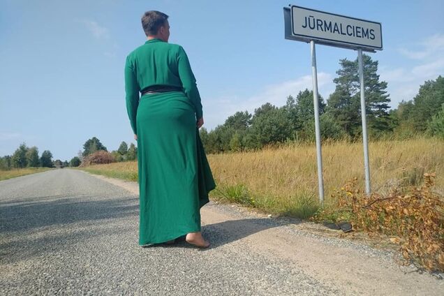 Вже не в морі: Савченко виклала нову порцію фото в довгій сукні