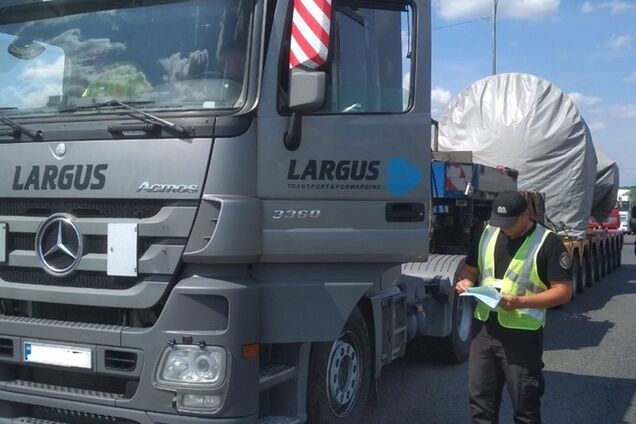 На Черкащині затримали вантажний автопоїзд з рекордною вагою: опубліковані фото